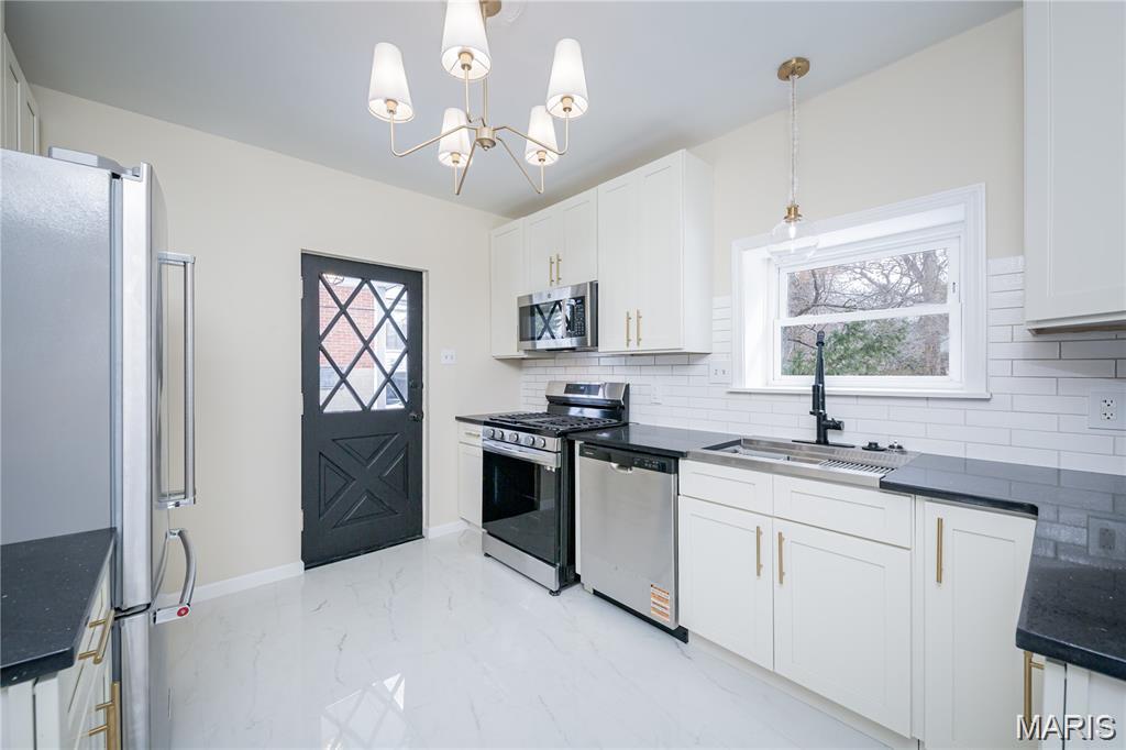 7824 Rosedale Drive St. Louis, MO 63121 - Photo 3 of 17