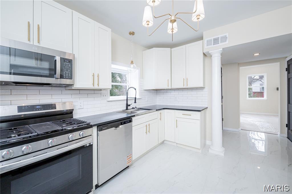 7824 Rosedale Drive St. Louis, MO 63121 - Photo 4 of 17