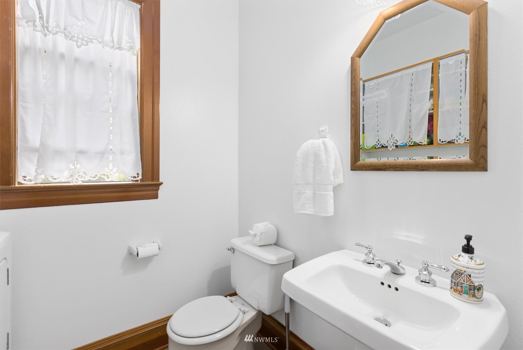1717 Rucker Avenue Everett, WA 98201 - Photo 14 of 40 Gallery Image 14
