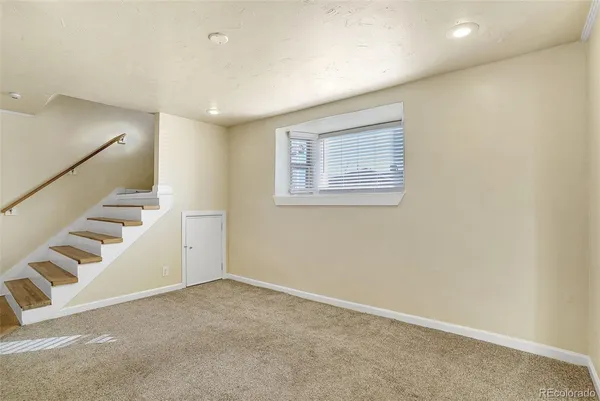 an empty room with a empty space