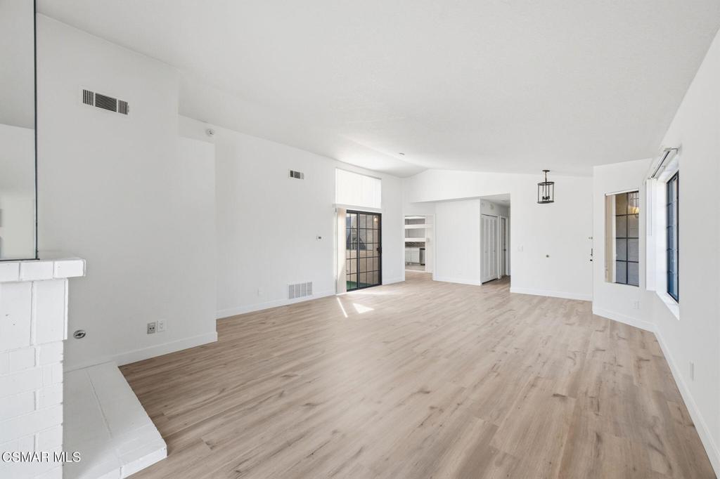 802 Congressional Road Simi Valley, CA 93065 - Photo 5 of 37