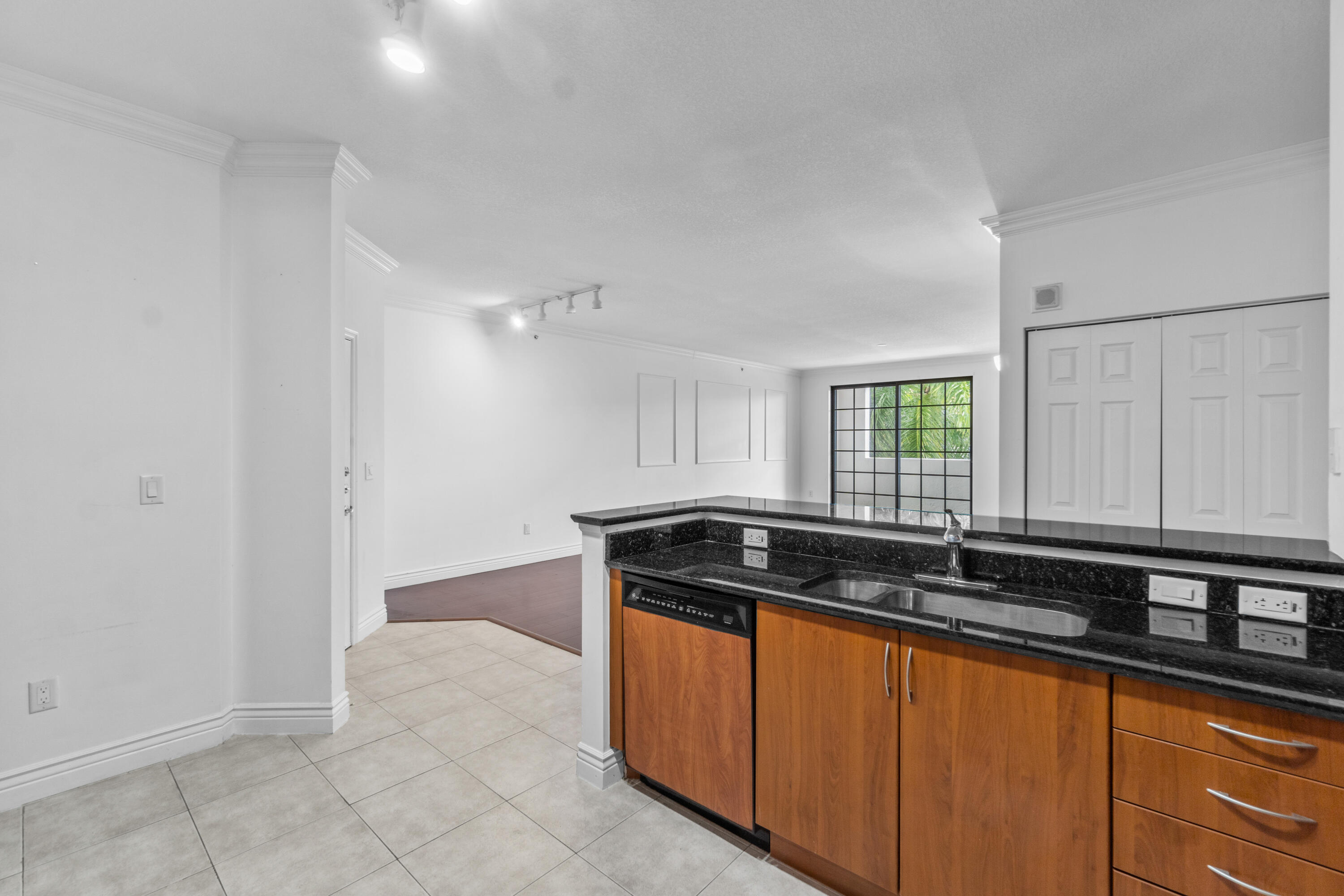 233 South Federal Highway, Unit 317 Boca Raton, FL 33432 - Photo 6 of 40 009-233SouthFederalHighway-BocaRaton-FL-