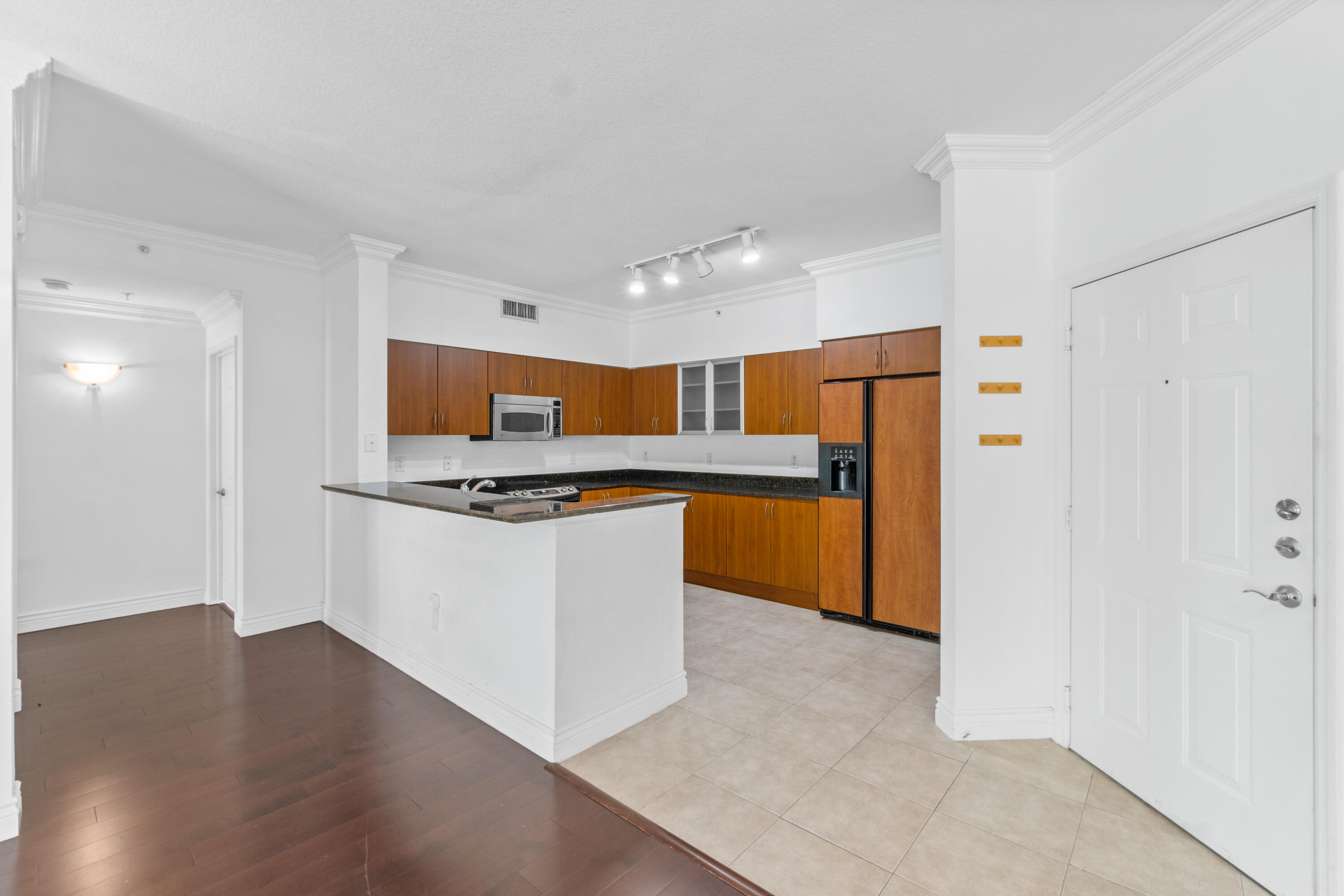 233 South Federal Highway, Unit 317 Boca Raton, FL 33432 - Photo 9 of 40 007-233SouthFederalHighway-BocaRaton-FL-