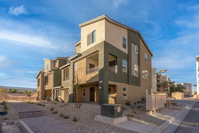 $2,590 | 9241 Hudson Yards Court, Las Vegas, NV 89148
