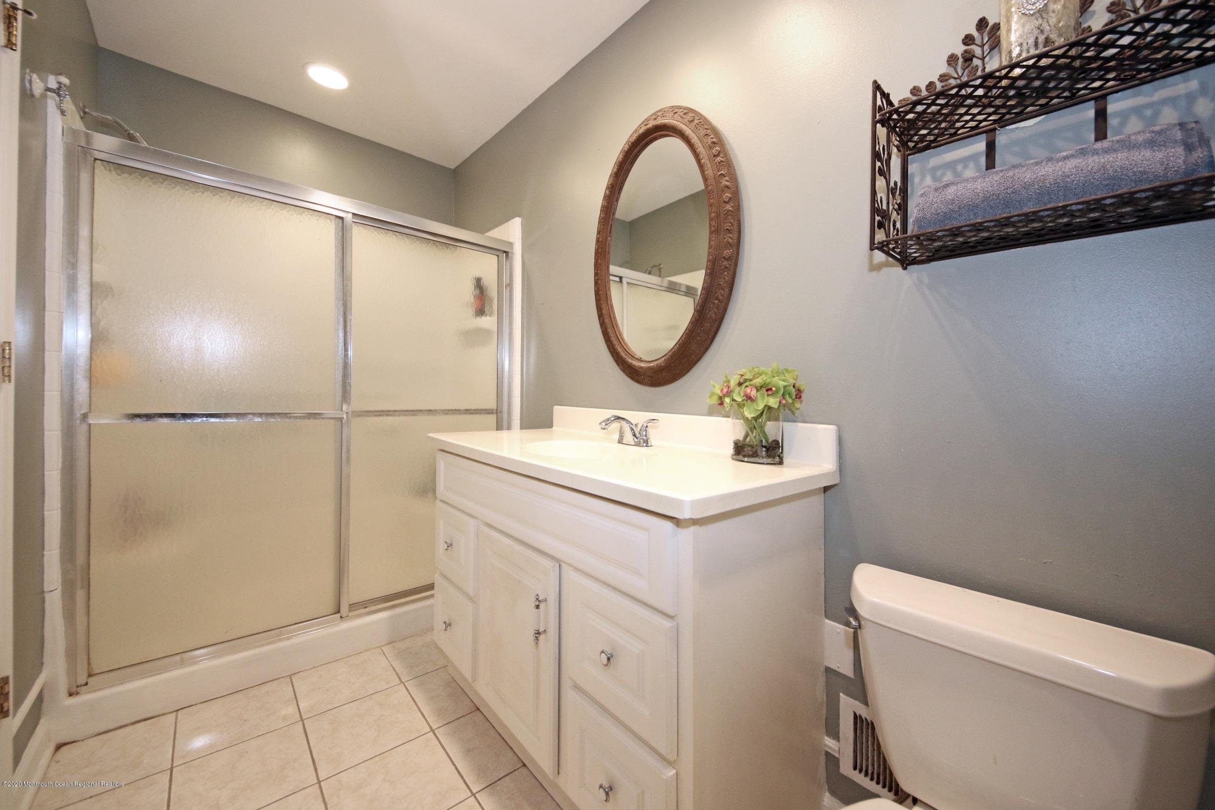 5 Branson Drive Lincroft, NJ 07738 - Photo 26 of 33 FIRST FLOOR BATH