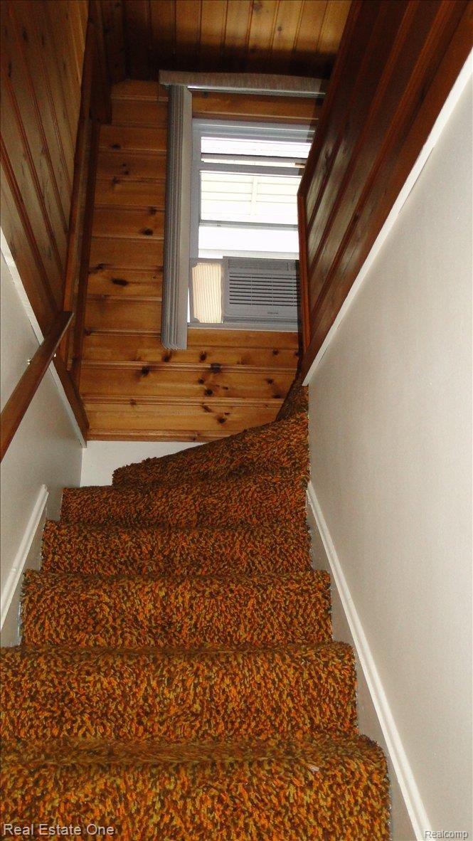 3810 Durham Road Royal Oak, MI 48073 - Photo 14 of 22 Staircase Up