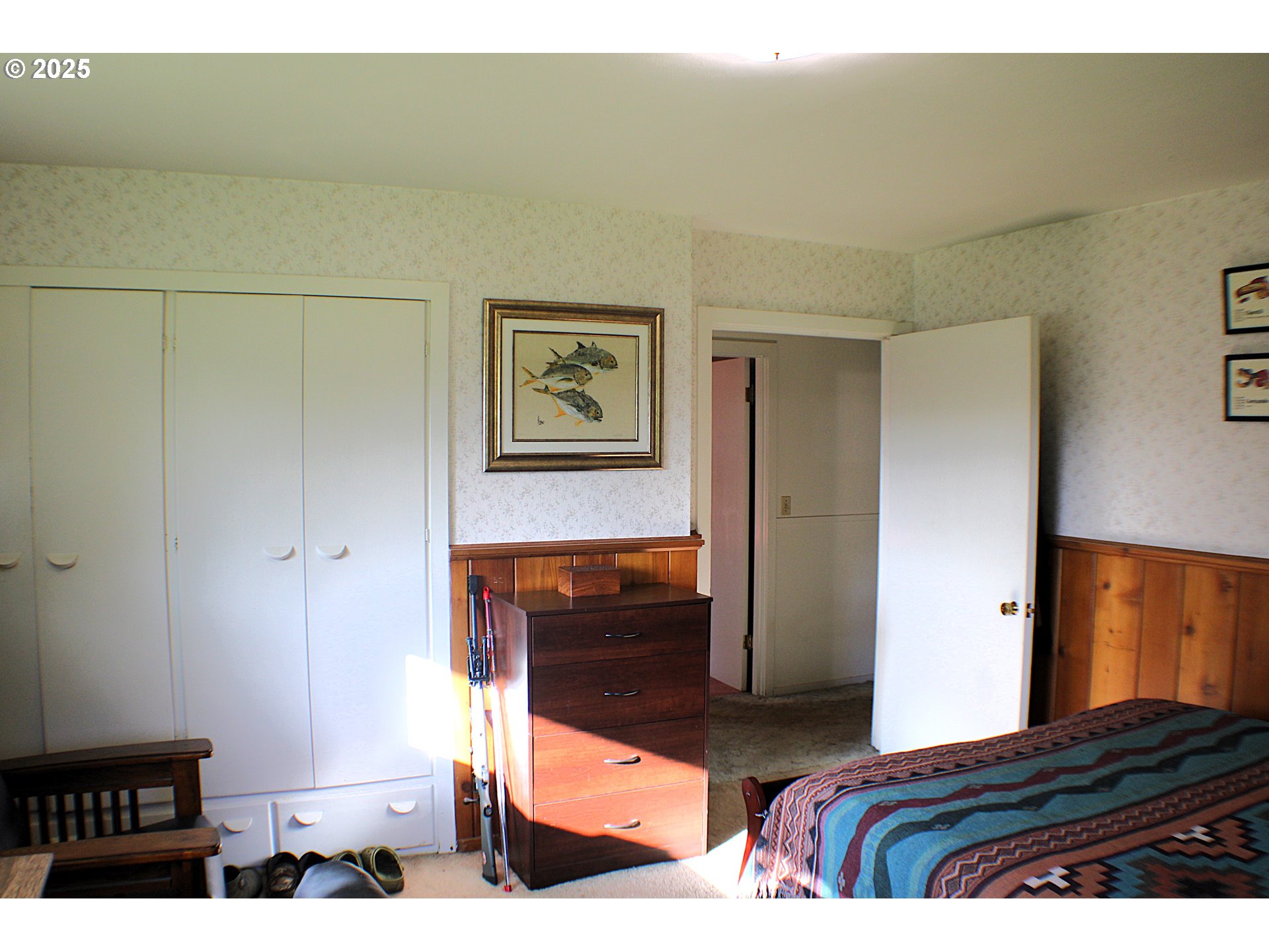180 Ruckles Drive Myrtle Creek, OR 97457 - Photo 25 of 45 a bedroom with a bed and a painting on the wall