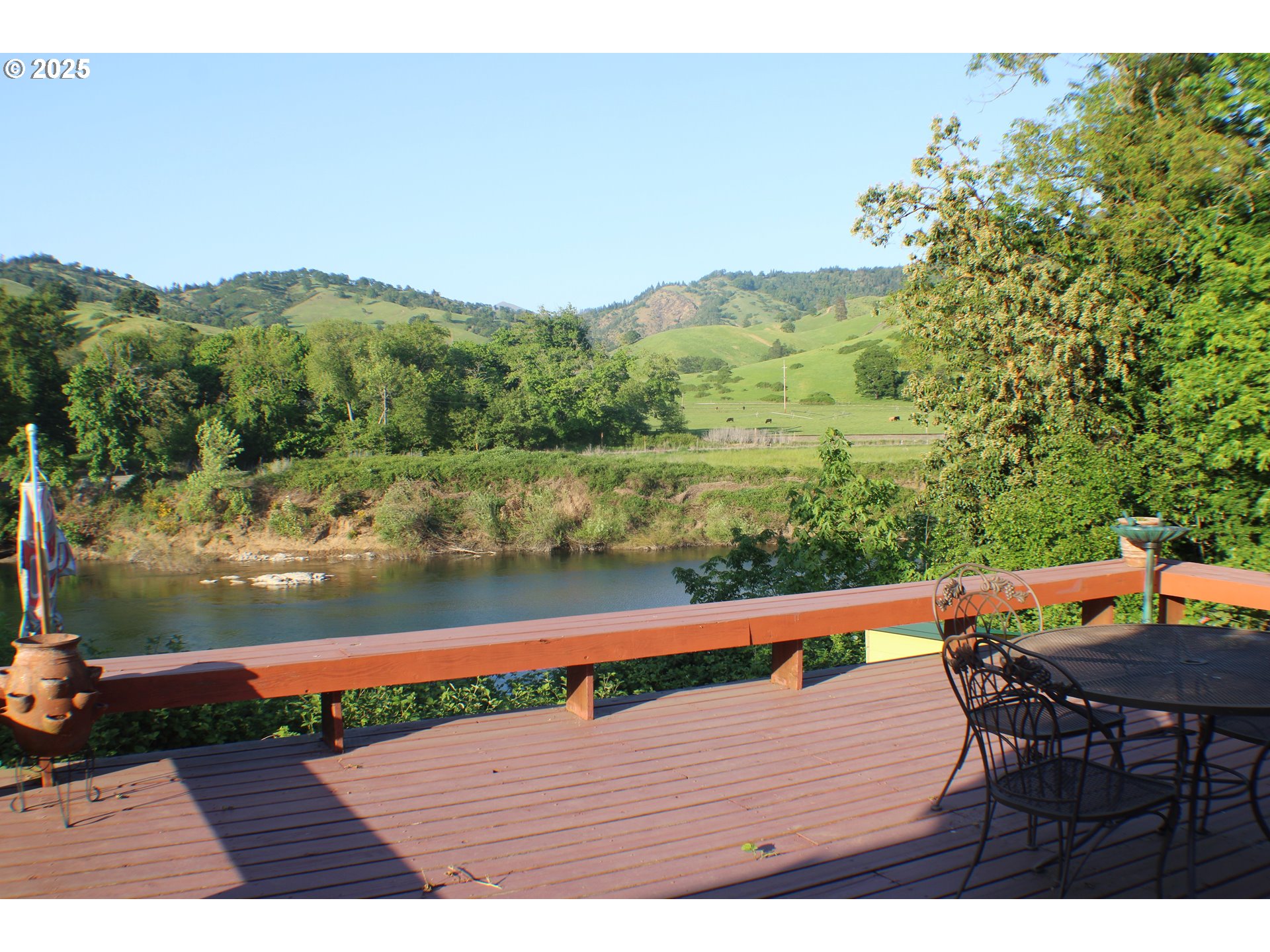 180 Ruckles Drive Myrtle Creek, OR 97457 - Photo 27 of 45 a view of sitting area with furniture and wooden floor
