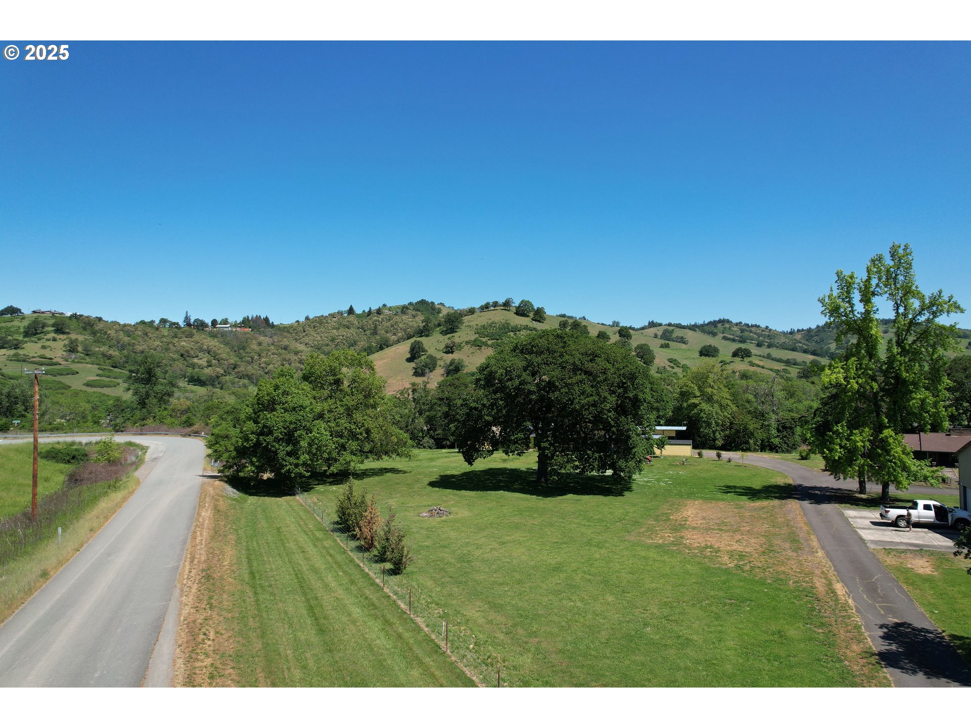 180 Ruckles Drive Myrtle Creek, OR 97457 - Photo 42 of 45 a view of a terrace with a yard