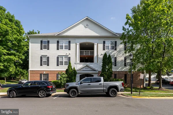 $2,100 | 42537 Rockrose Square, Unit 101, Brambleton, VA 20148