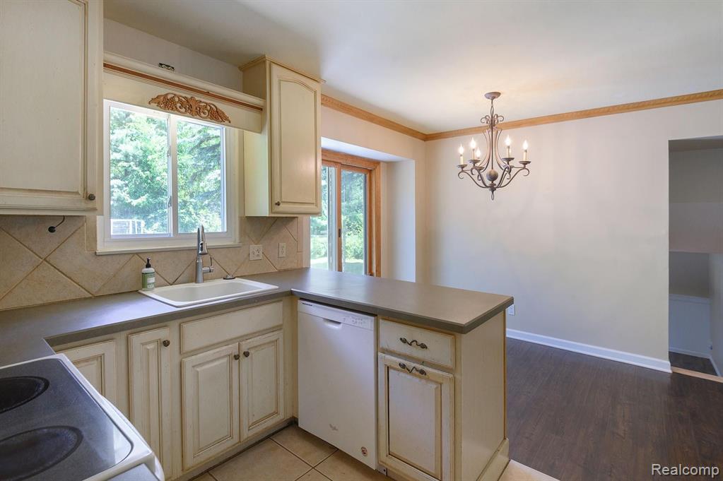 7232 Coldwater Road Flushing, MI 48433 - Photo 3 of 25