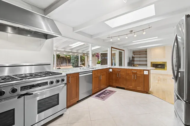 $1,100,000 | 868 Wixford Way, Sacramento, CA 95864