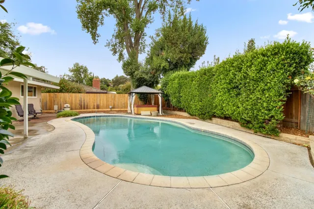 $1,100,000 | 868 Wixford Way, Sacramento, CA 95864