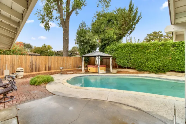 $1,100,000 | 868 Wixford Way, Sacramento, CA 95864