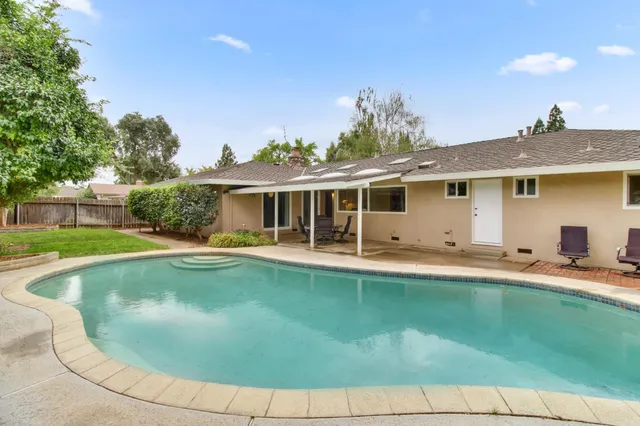 $1,100,000 | 868 Wixford Way, Sacramento, CA 95864