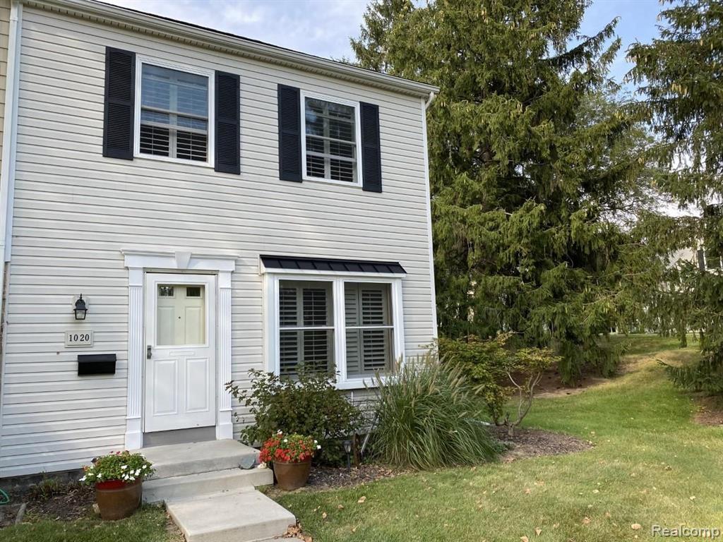 1020 Larson Court Rochester Hills, MI 48307 - Photo 1 of 16