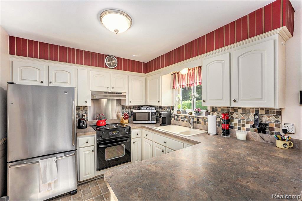 2930 Devondale Road Rochester Hills, MI 48309 - Photo 13 of 33
