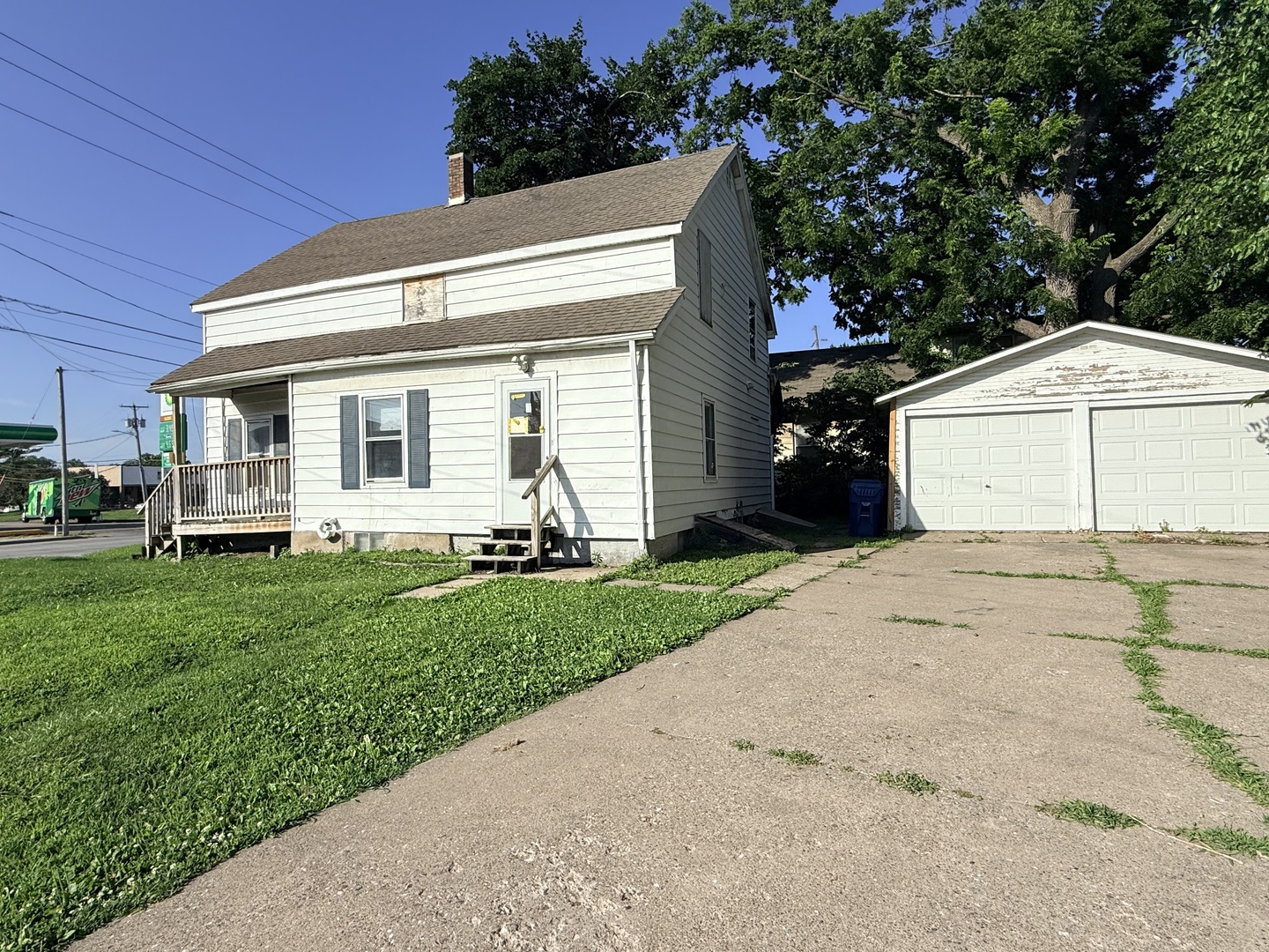 2802 Rockingham Road Davenport, IA 52802 - Photo 3 of 3
