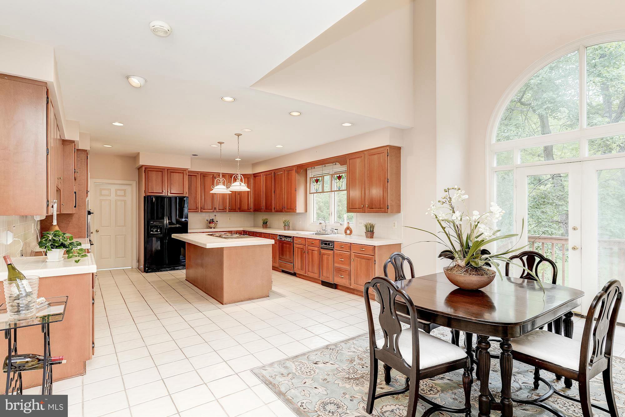 10021 Gary Road Potomac, MD 20854 - Photo 14 of 28 Kitchen