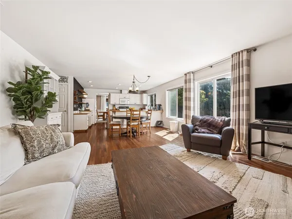 $720,000 | 16328 37th St Court East, Lake Tapps, WA 98391