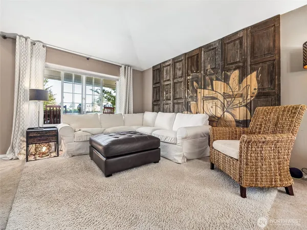 $720,000 | 16328 37th St Court East, Lake Tapps, WA 98391