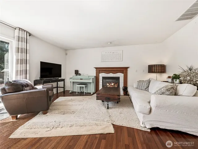 $775,000 | 16328 37th St Court East, Lake Tapps, WA 98391