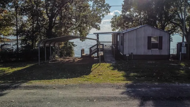 a view of a house with backyard and garden