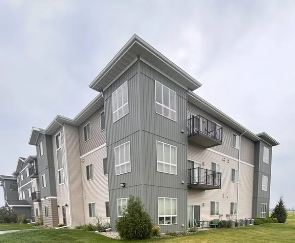 $1,130 | 1901 Pirate Drive, Unit 306, Crookston, MN 56716