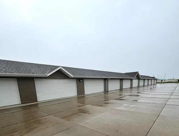 $1,130 | 1901 Pirate Drive, Unit 306, Crookston, MN 56716