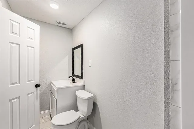 $1,800 | 3506 North Houston Street, Fort Worth, TX 76106