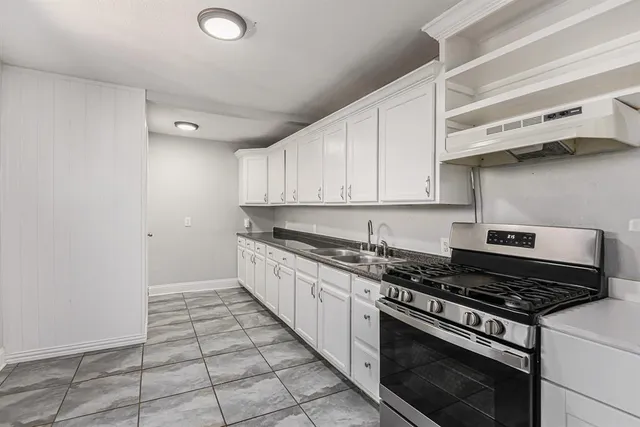 $1,800 | 3506 North Houston Street, Fort Worth, TX 76106