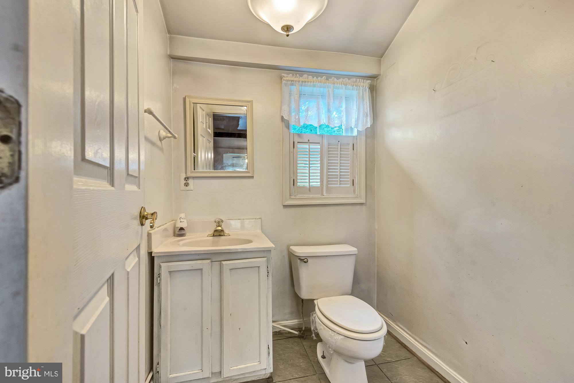 10731 Dublin Road Walkersville, MD 21793 - Photo 22 of 23 Powder room