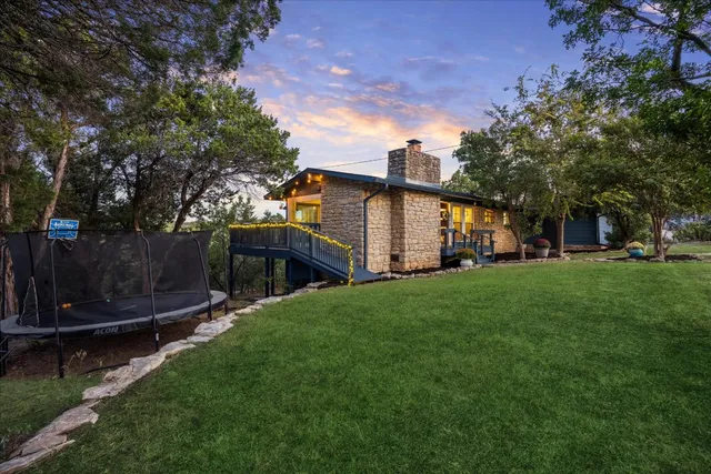 a view of yard with tree s