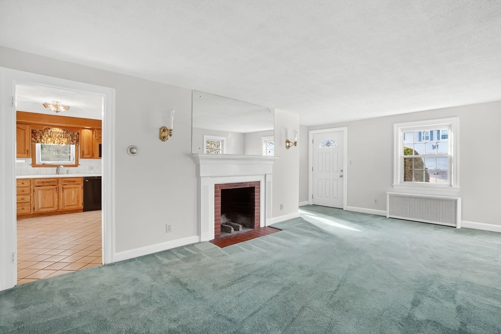 231 Dayton Street Springfield, MA 01118 - Photo 11 of 28