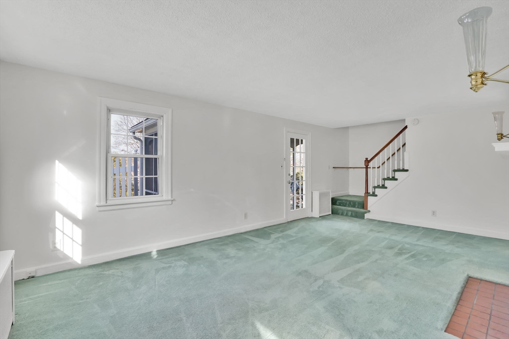 231 Dayton Street Springfield, MA 01118 - Photo 12 of 28