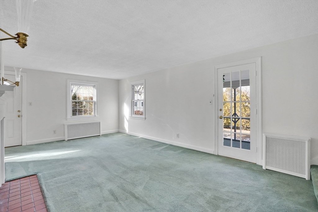 231 Dayton Street Springfield, MA 01118 - Photo 14 of 28