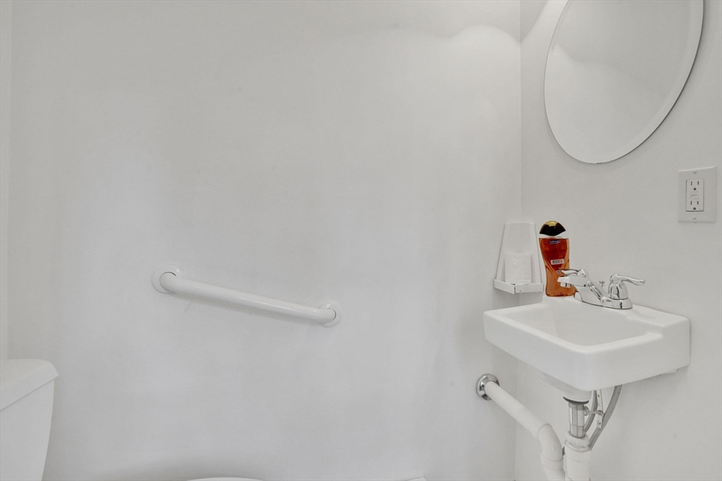 231 Dayton Street Springfield, MA 01118 - Photo 26 of 28