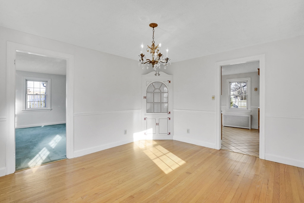 231 Dayton Street Springfield, MA 01118 - Photo 9 of 28