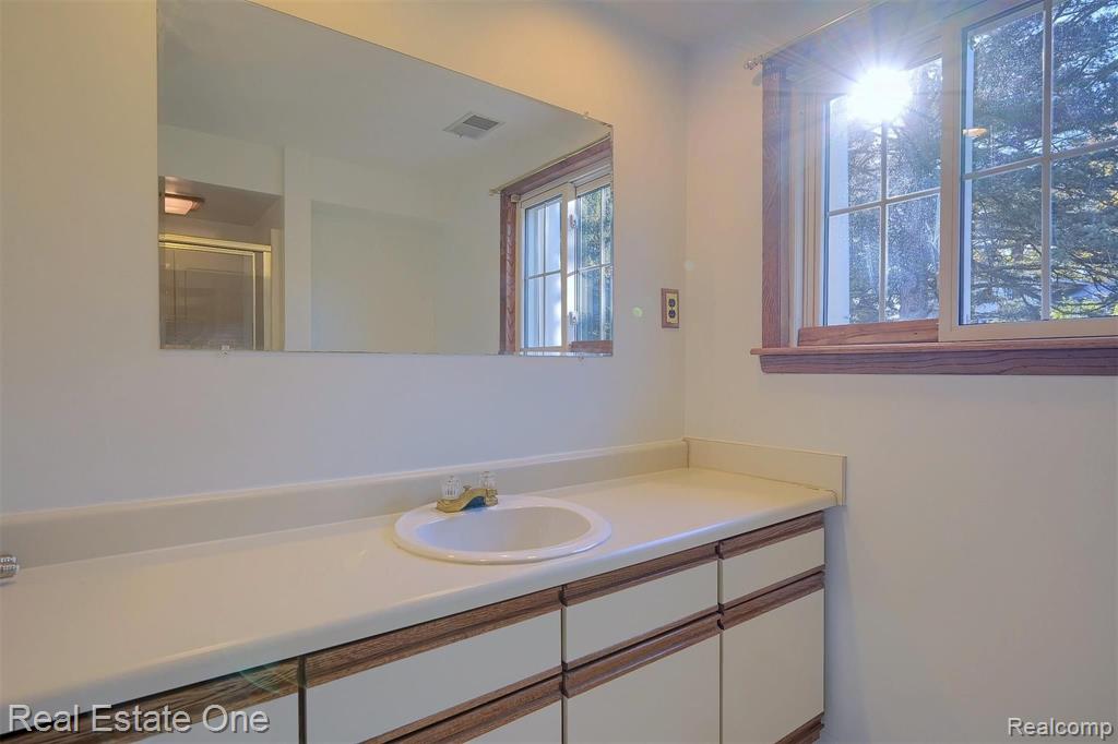2060 Bretton Drive South Rochester Hills, MI 48309 - Photo 25 of 39