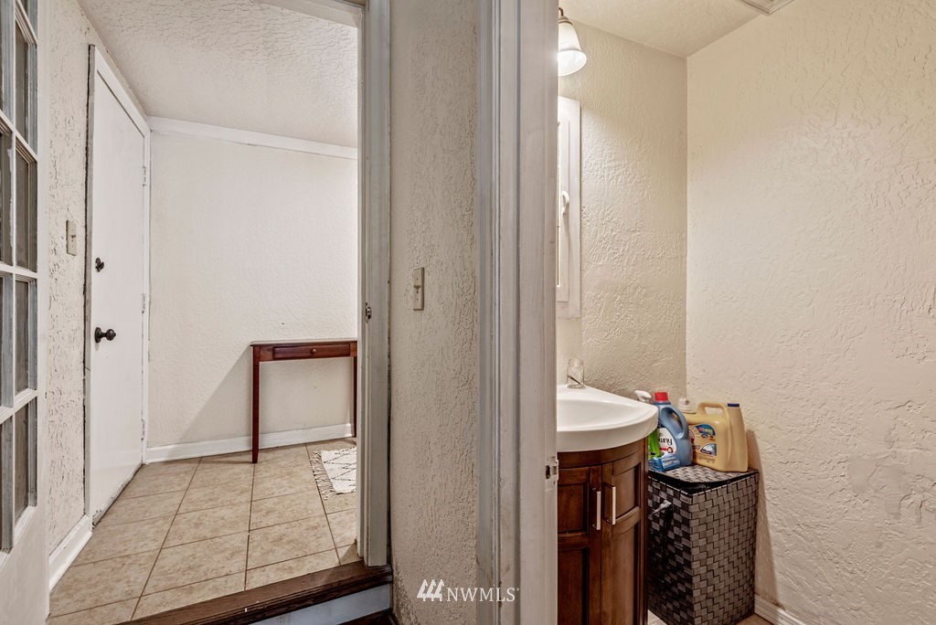 2030 Maple Street, Unit 16 Longview, WA 98632 - Photo 17 of 31 a view of a hallway with closet