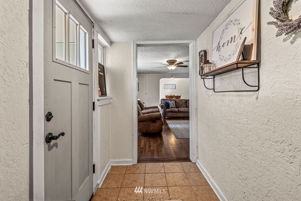 2030 Maple Street, Unit 16 Longview, WA 98632 - Photo 18 of 31 a view of a hallway with elevator