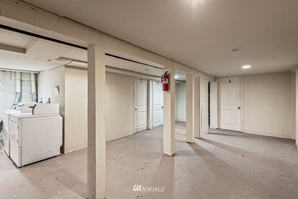 2030 Maple Street, Unit 16 Longview, WA 98632 - Photo 28 of 31 a view of an empty room