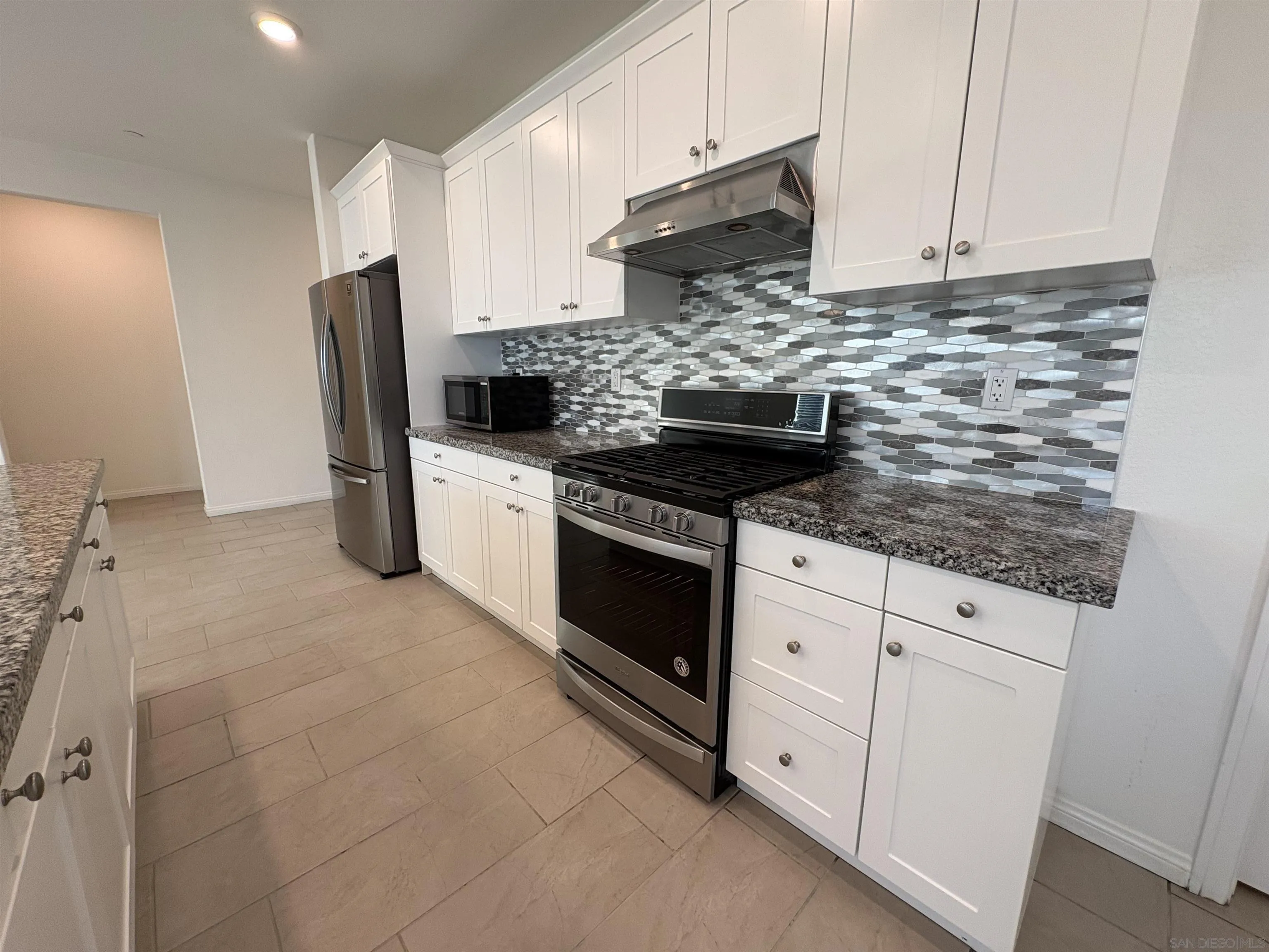 420 Appleton Way Perris, CA 92570 - Photo 3 of 28