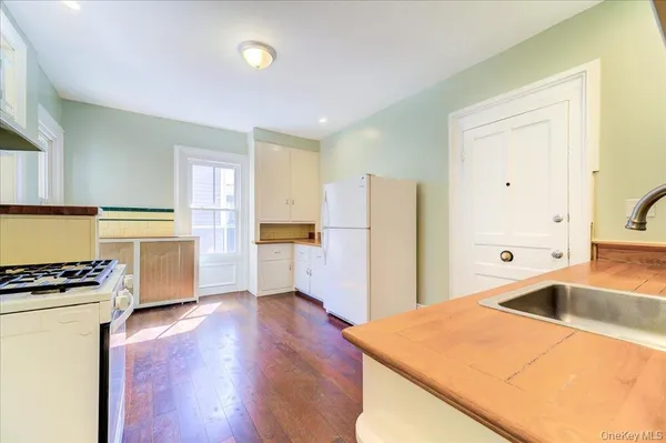 $499,000 | 25 Balding Avenue, Poughkeepsie, NY 12601