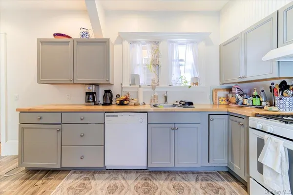 $499,000 | 25 Balding Avenue, Poughkeepsie, NY 12601