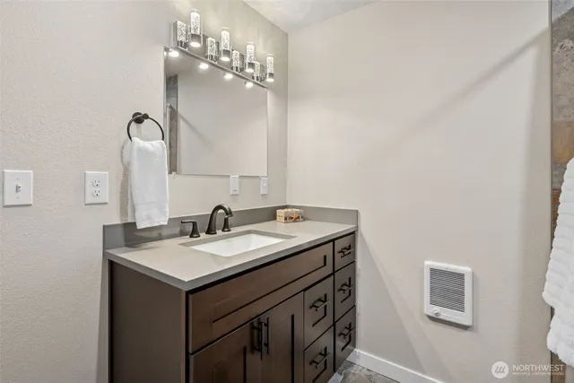 $600,000 | 34 4th Street South, Pacific Beach, WA 98571