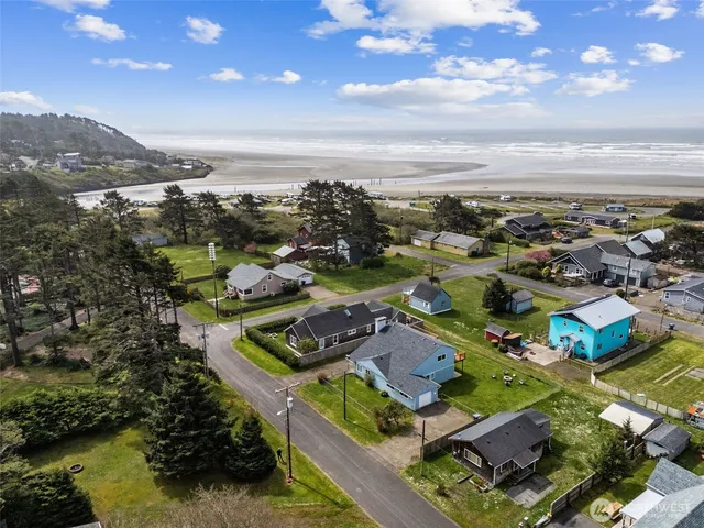 $600,000 | 34 4th Street South, Pacific Beach, WA 98571
