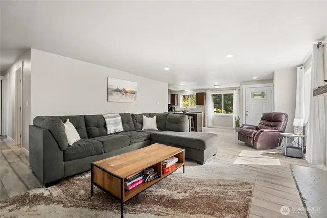 $600,000 | 34 4th Street South, Pacific Beach, WA 98571