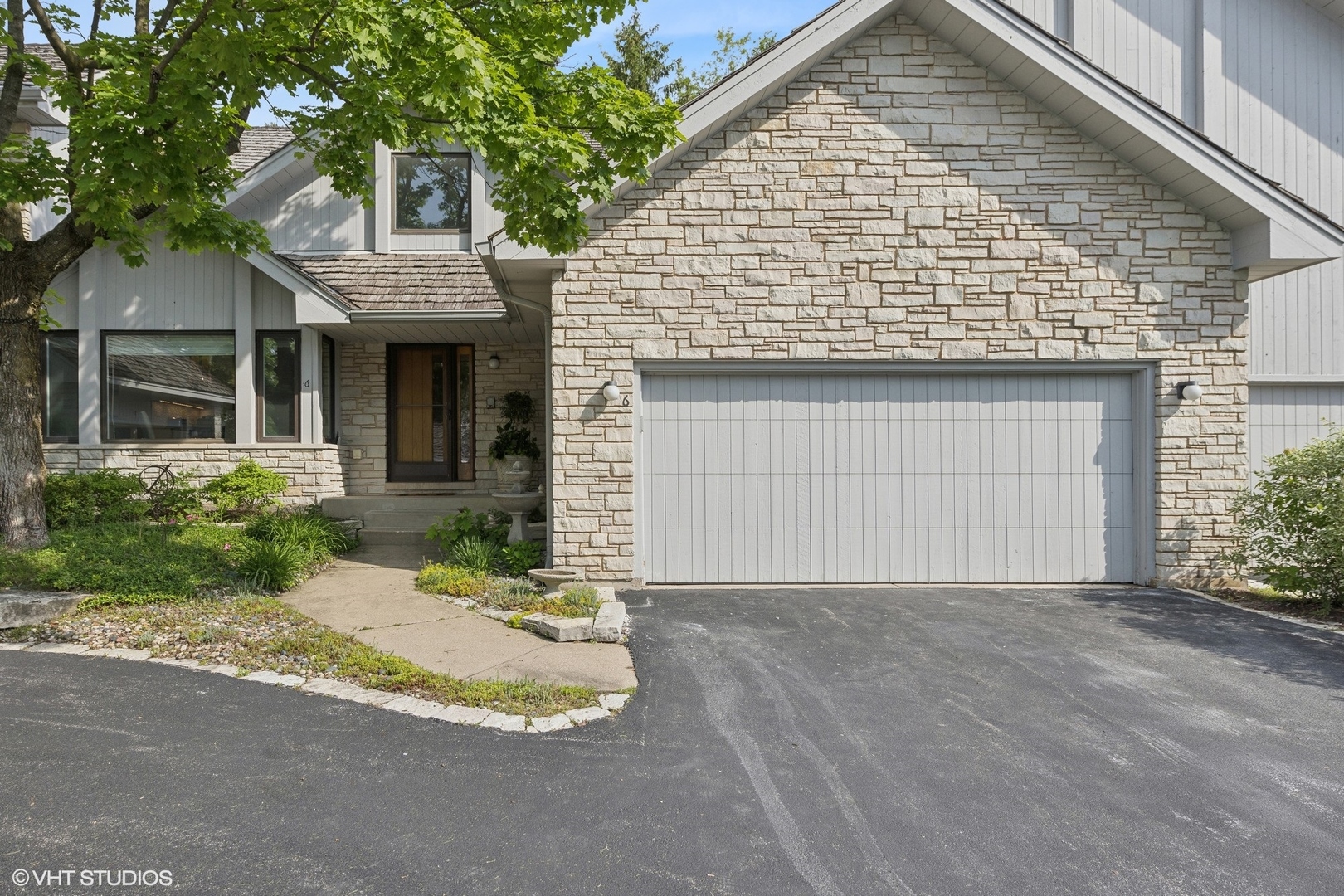 6 Bel Aire Court Burr Ridge, IL 60527 - Photo 1 of 37 front view of a house with a yard