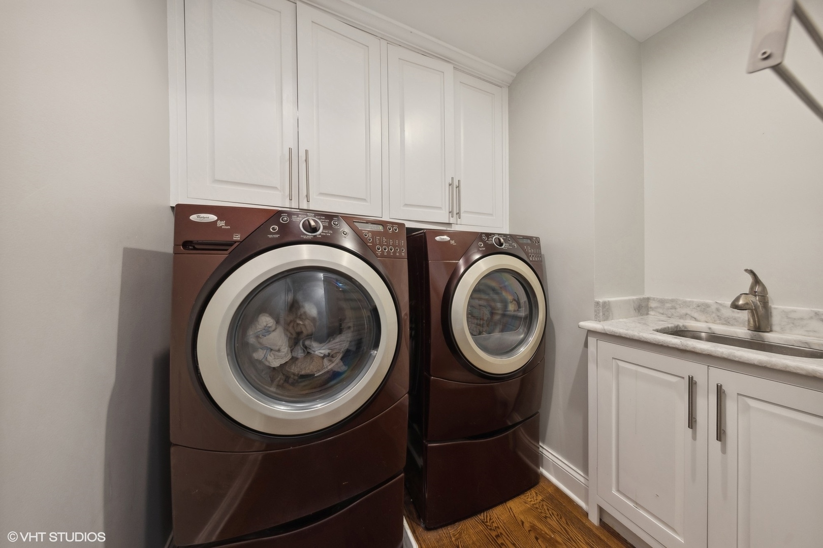 6 Bel Aire Court Burr Ridge, IL 60527 - Photo 18 of 37 a utility room with sink dryer and washer